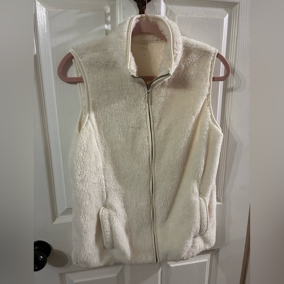 St. John's Bay Jackets & Blazers - St. John's Bay Women’s Small Faux Fur Vest